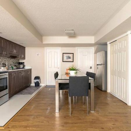 Self Check-In Spacious Apartment With Full Kitchen 渥太華 外观 照片