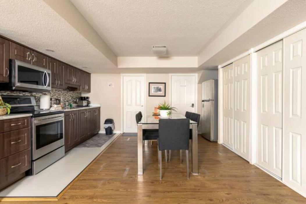 Self Check-In Spacious Apartment With Full Kitchen 渥太華 外观 照片