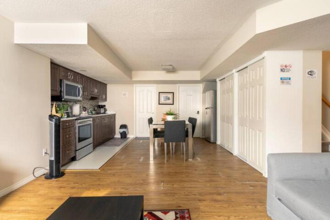 Self Check-In Spacious Apartment With Full Kitchen 渥太華 外观 照片