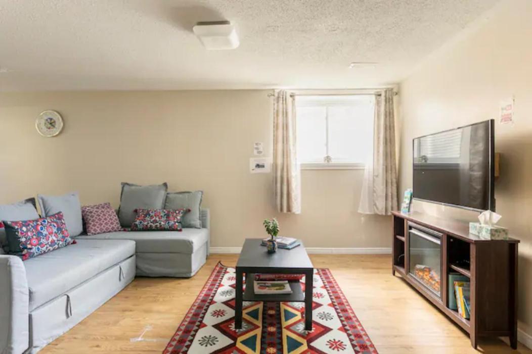 Self Check-In Spacious Apartment With Full Kitchen 渥太華 外观 照片