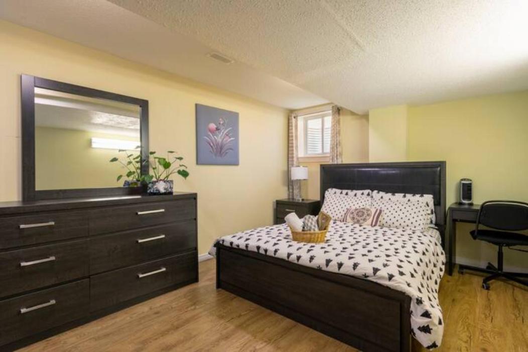 Self Check-In Spacious Apartment With Full Kitchen 渥太華 外观 照片