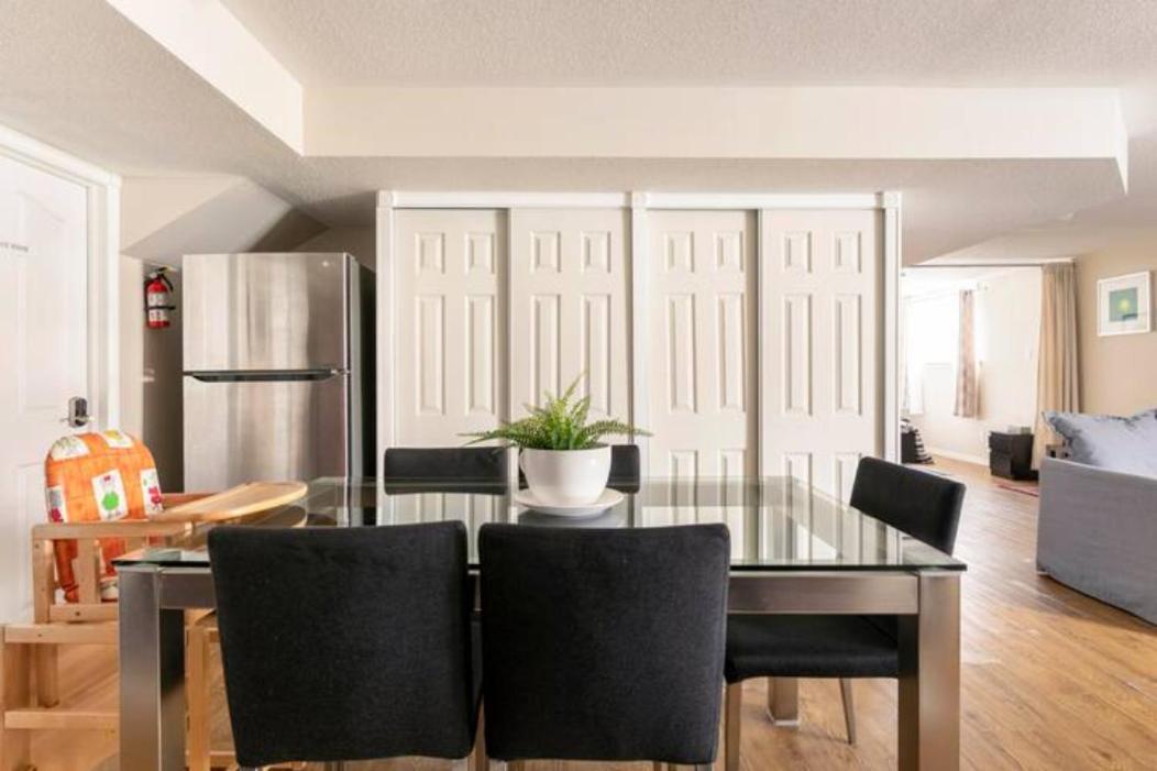 Self Check-In Spacious Apartment With Full Kitchen 渥太華 外观 照片